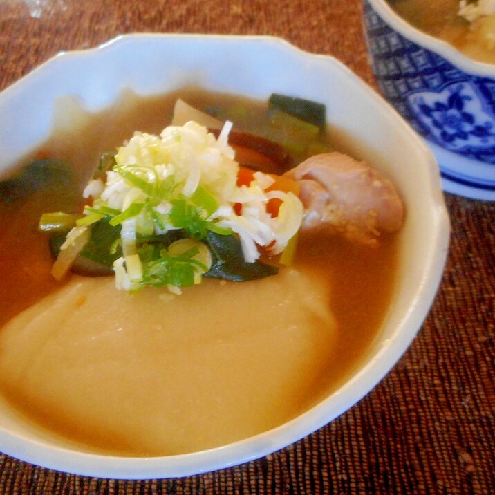 お餅入り鶏肉とシイタケの味噌汁